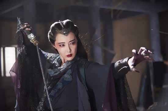 米露版梅超风演绎九阴白骨爪阴毒