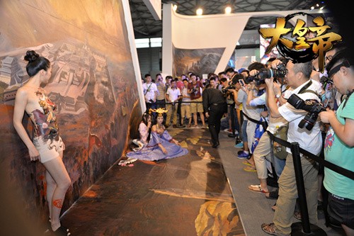 《大皇帝》人体彩绘