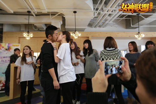 女神联盟手游    激情舌吻